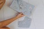 Komplet torbica za pleničke + rutka "Grey sleeping animals"